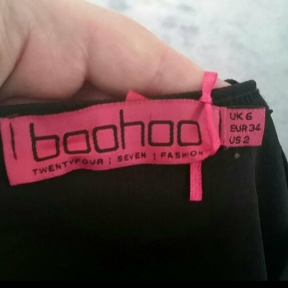 Boohoo Black Scalloped Short Sleeve TOP NWT sz 2 - Picture 5 of 8